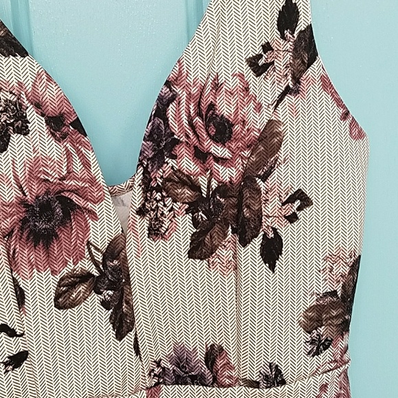 Floral Tan Herringbone Romper - Picture 4 of 6